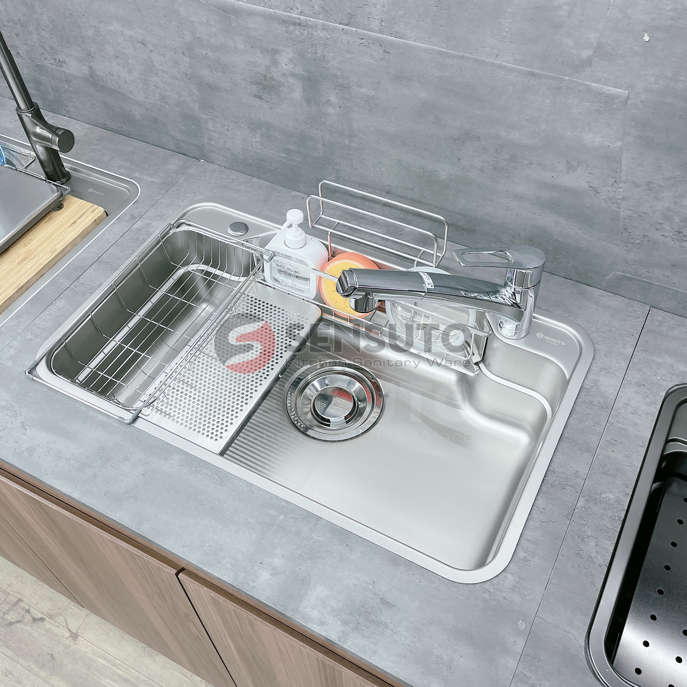 B9A6300E-BA00-41EC-A482-269FD438B06C