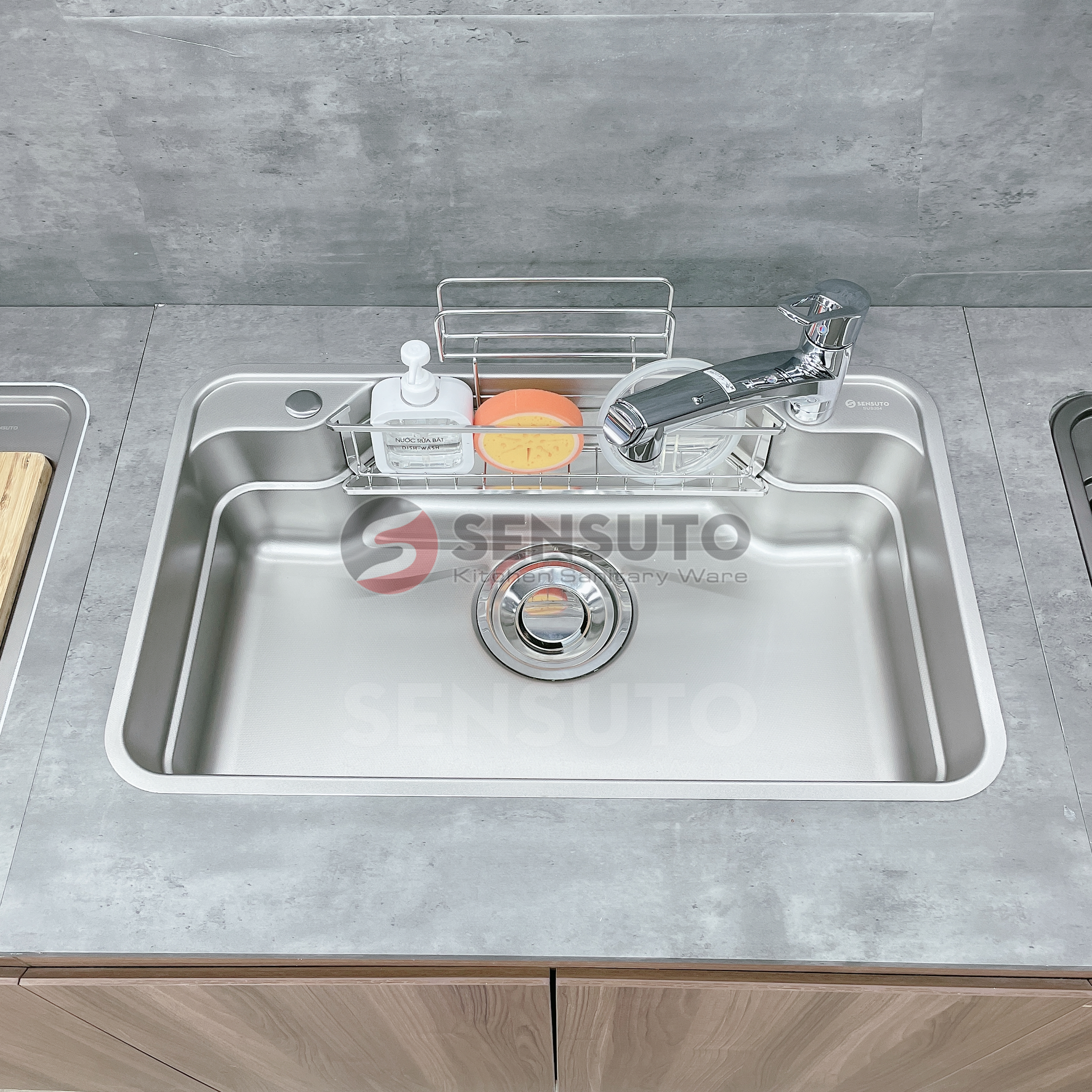 DD12B5A8-30B2-4A43-BE06-689C2A4CDE26